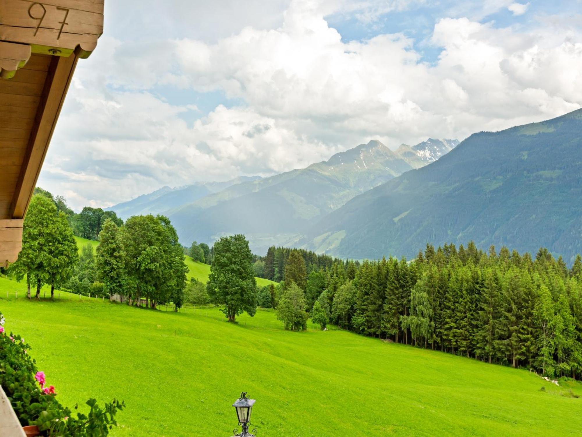 Sunlit Apartment near Ski Area in Hollersbach im Pinzgau Exterior foto